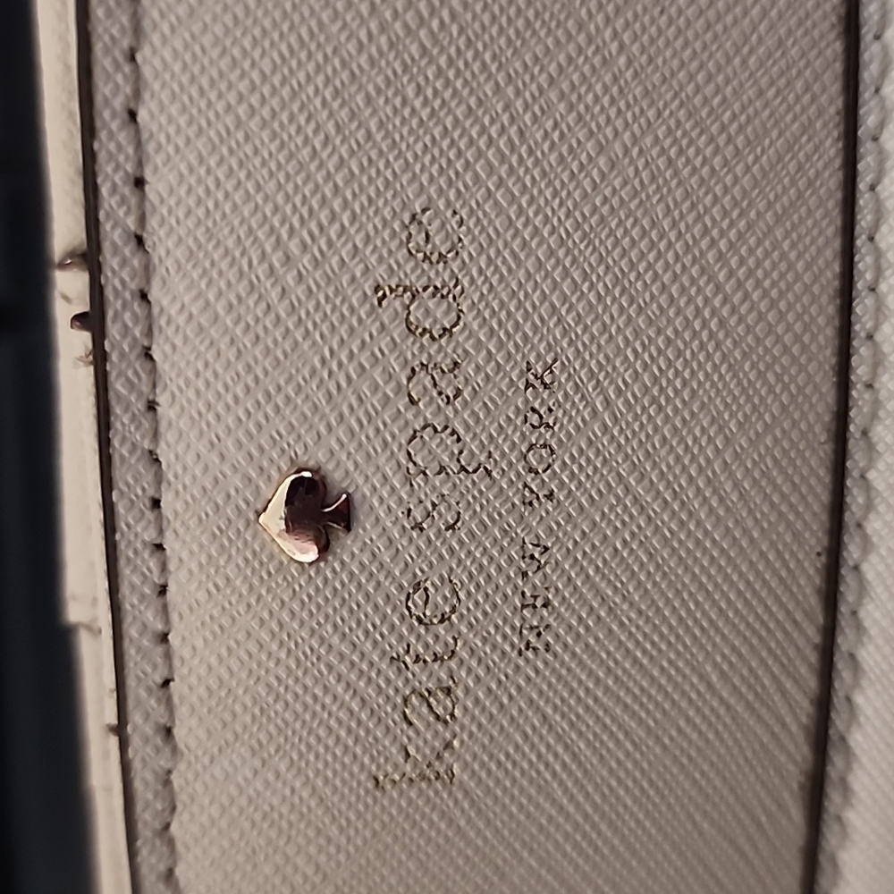 Kate Spade ♠️ Wallet - Picture 2 of 6
